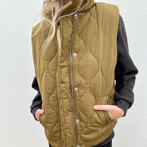 DNA Oversize Olive Green Puffer Vest Size Small